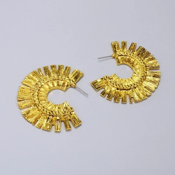 🆕 New Zara Gold Semi Circular Earrings - Picture 2 of 3